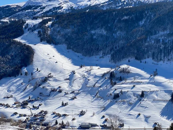 瑞士上约翰 奥伯托根堡地区Alt Johann Obertoggenburg山区Alpstein和Churfirsten山区地块之间的图尔河流域 或图尔塔尔 冬季雪地 — 图库照片