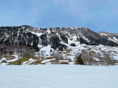 Alpstein Dağları 'nda ve Appenzell Alpleri' nde (Wildhaus - St. Gallen Kantonu, İsviçre) kar tepeli Gulmen (veya Gulme, 1998 m).)