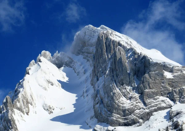 位于Alpstein山脉的Wildhuser Schofberg高山峰 或Wildhuser Schafberg 2373米 和瑞士圣加仑州Unterwasser的Annzell Alps地块 Schweiz 的白色毛毯 — 图库照片