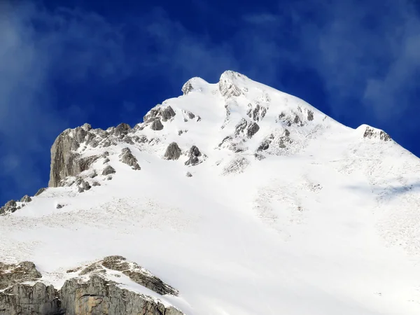 Coperta Bianca Sulla Vetta Alpina Wildhuser Schofberg Wildhuser Schafberg 2373 — Foto Stock