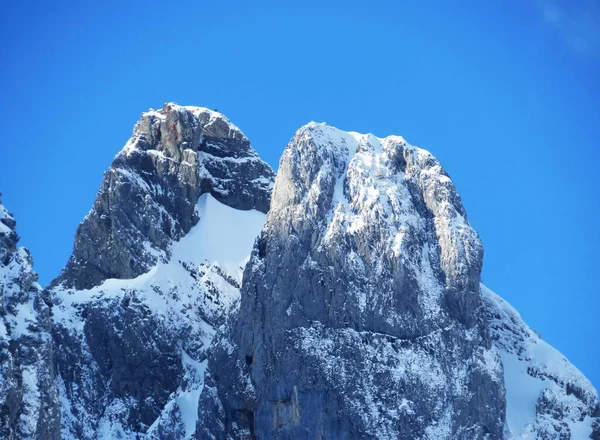 Pastos Alpinos Altos Cubiertos Nieve Picos Rocosos Del Macizo Alpstein —  Fotos de Stock