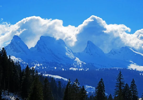 Magiska Vintermoln Över Snöiga Toppar Den Schweiziska Alpina Bergskedjan Churfirsten — Stockfoto