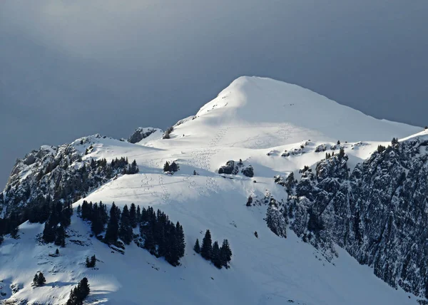 Snötäckta Alpina Bergstoppar Schofwisspitz 1989 Alpstein Bergskedja Och Appenzell Alperna Stockbild