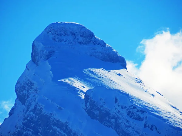 Cima Alpina Innevata Zuestoll 2234 Nella Catena Montuosa Del Churfirsten — Foto Stock