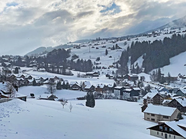 Fabulosa Atmosfera Inverno Nevado Assentamento Turístico Agrícola Alpino Unterwasser Localizado — Fotografia de Stock