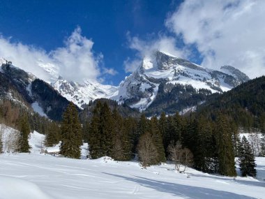 Alpstein dağ sıralarında (veya Wildhuser Schafberg, 2373 m) ve Appenzell Alps massif, Unterwasser - İsviçre 'nin St. Gallen Kantonu (Schweiz)