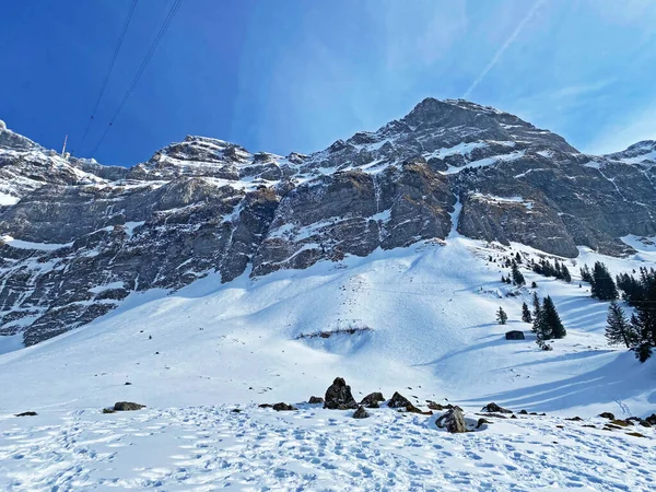 Picos Rocosos Alpinos Empinados Idílicos Del Macizo Suizo Alpstein Vestidos — Foto de Stock