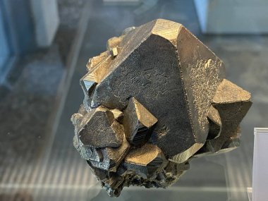 Quiruvilca, Peru veya Pyrit aus Quiruvilca, Peru 'dan Pyrite (Saentis Dağı' nın mineralleri ve kristalleri - Santis Zirvesi 'ndeki deneyimler dünyası) - İsviçre (Schweiz))