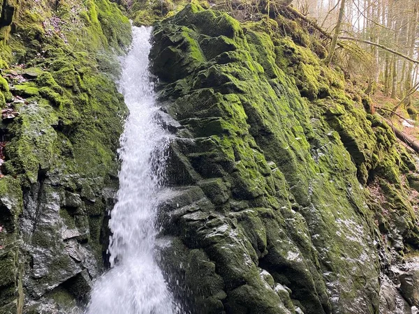 Barlang Alatti Vízesés Forrás Hundslochquelle Hundslochquelle Vagy Hundlochquelle Alpesi Wagitalersee — Stock Fotó