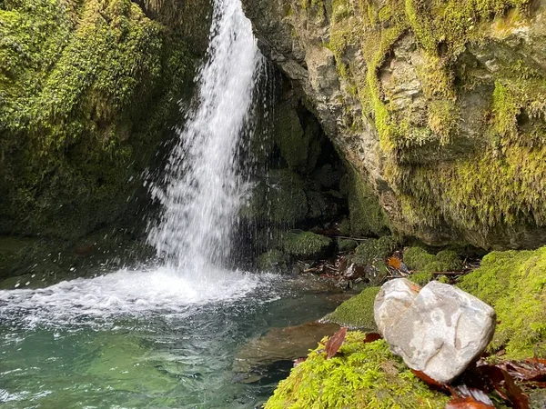 Cascata Presso Torrente Aberenbach Cascata Aberenbachfall Aberenbachfall Wasserfall Vicino Lago — Foto Stock