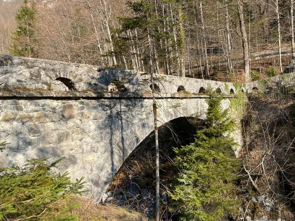 Παλαιά Πέτρινη Γέφυρα Πάνω Από Τον Ποταμό Lontsch Loentsch Και — Φωτογραφία Αρχείου