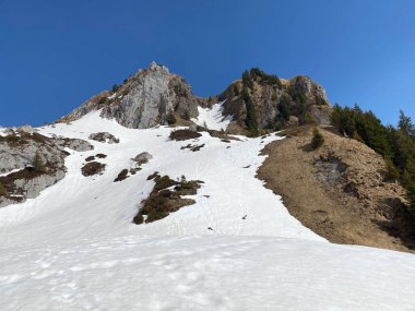 Klontalersee (Kloentalersee veya Klontaler Gölü) gölü ve Kloental Alp Vadisi - Glarus Kantonu, İsviçre / Schweiz