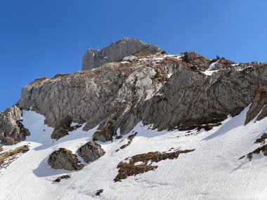 Klontalersee (Kloentalersee veya Klontaler Gölü) gölü ve Kloental Alp Vadisi - Glarus Kantonu, İsviçre / Schweiz