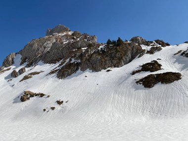 Klontalersee (Kloentalersee veya Klontaler Gölü) gölü ve Kloental Alp Vadisi - Glarus Kantonu, İsviçre / Schweiz