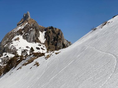 Klontalersee (Kloentalersee veya Klontaler Gölü) gölü ve Kloental Alp Vadisi - Glarus Kantonu, İsviçre / Schweiz