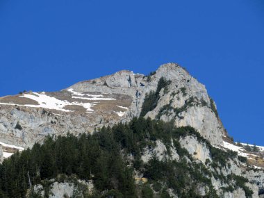 Klontalersee (Kloentalersee veya Klontaler Gölü) gölü ve Kloental Alp Vadisi - Glarus Kantonu, İsviçre / Schweiz