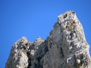 Klontalersee (Kloentalersee veya Klontaler Gölü) gölü ve Kloental Alp Vadisi - Glarus Kantonu, İsviçre / Schweiz