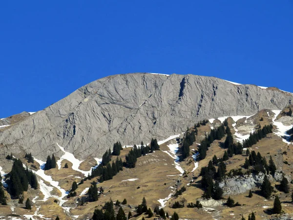 Cima Rocciosa Chli Gumen Nella Catena Montuosa Delle Alpi Glarus — Foto Stock