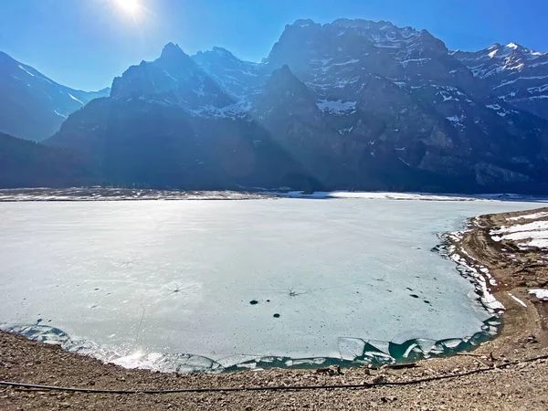 Fryst Klontalersee Kloentalersee Eller Klontaler Lake Tidig Vår Alpina Dalen — Stockfoto