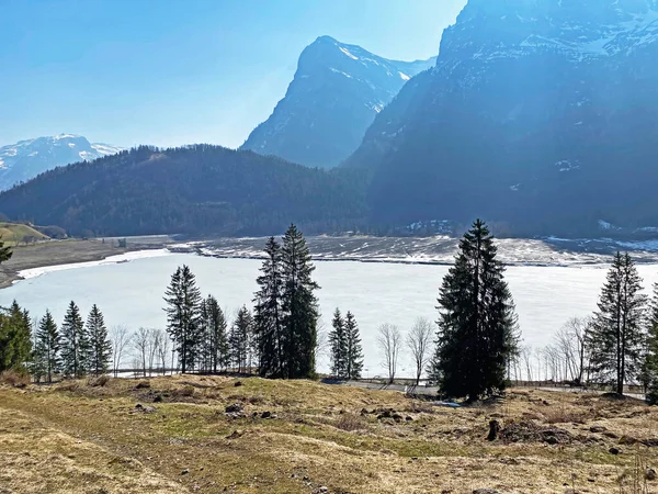 Fryst Klontalersee Kloentalersee Eller Klontaler Lake Tidig Vår Alpina Dalen — Stockfoto