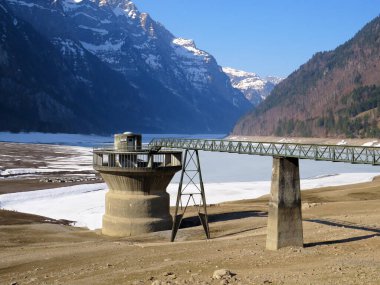Klontalersee alp gölü (veya Kloentalersee veya Klontaler gölü) - İsviçre 'nin Glarus Kantonu (Schweiz)