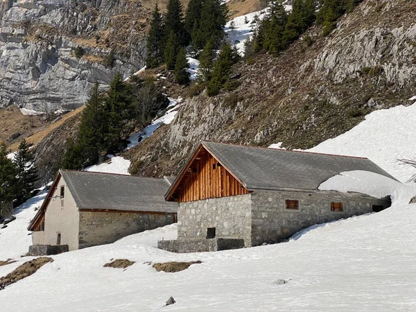 Berghütten Chalets Oder Bauernhäuser Und Alte Hölzerne Rinderhäuser Klontal Oder — Stockfoto