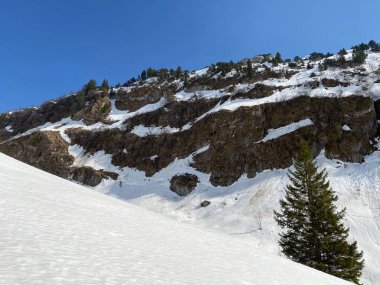 Klontalersee (veya Kloentalersee) su havzası gölü ve Kloental alp vadisi - Glarus Kantonu, İsviçre / Schweiz