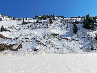 Klontalersee (veya Kloentalersee) su havzası gölü ve Kloental alp vadisi - Glarus Kantonu, İsviçre / Schweiz