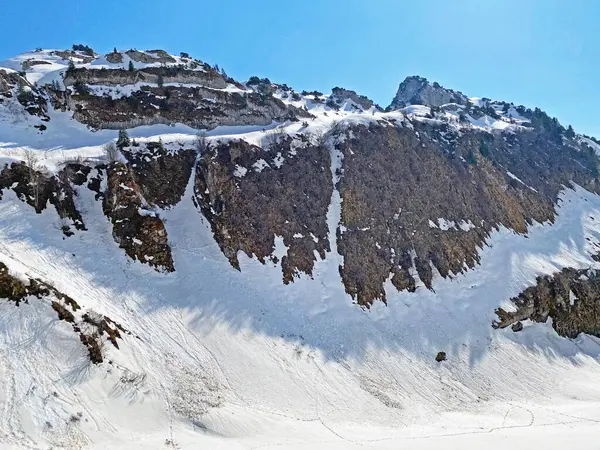 Schneebedeckter Steingipfel Chammlenen Kämmlenen Den Glarner Alpen Über Den Klontalersee — Stockfoto