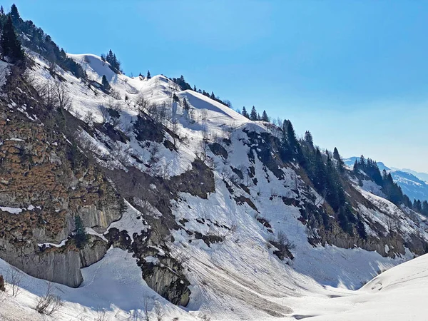 Snow Capped Stone Peak Chammlenen Chaemmlenen Pohoří Glarus Alps Nad — Stock fotografie