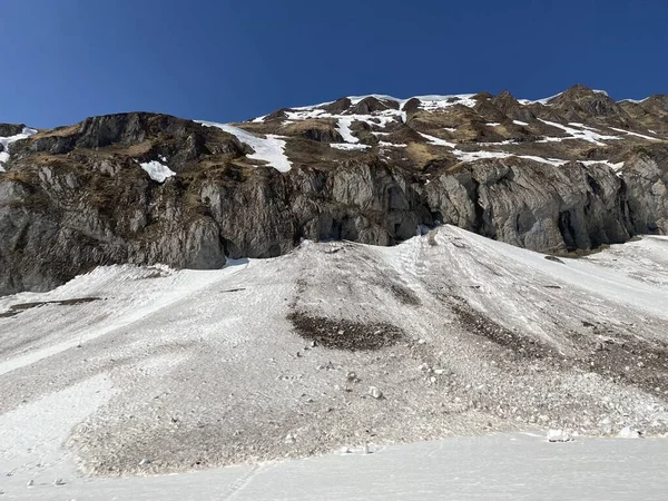 Sziklás Csúcs Chrutlenstogg 1966 Chrutlenwand Sziklaszirttel Glarus Alpokban Klontalersee Víztározó — Stock Fotó
