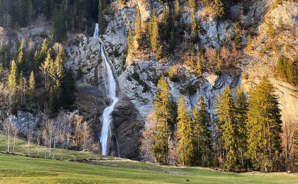 Cascada Sulzbachfall Sulzbachfall Wasserfall Valle Klontal Kloental Junto Lago Klontalersee —  Fotos de Stock