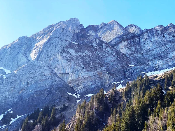 Pico Rocoso Ochsenchopf 2179 Cordillera Los Alpes Glarus Sobre Lago — Foto de Stock