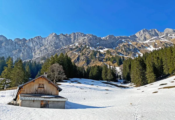 Skalnatý Vrchol Torberg 2104 Pohoří Glarus Alpy Nad Přehradou Klontalersee — Stock fotografie