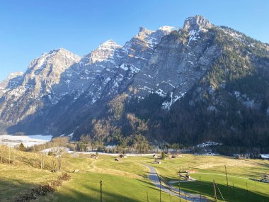 Klontalersee (Kloentalersee veya Klontaler Gölü) ve Kloental Alp Vadisi - Glarus Kantonu, İsviçre / Schweiz