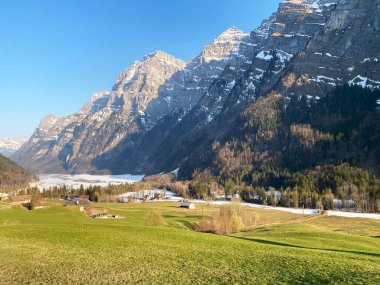Klontalersee (Kloentalersee veya Klontaler Gölü) ve Kloental Alp Vadisi - Glarus Kantonu, İsviçre / Schweiz