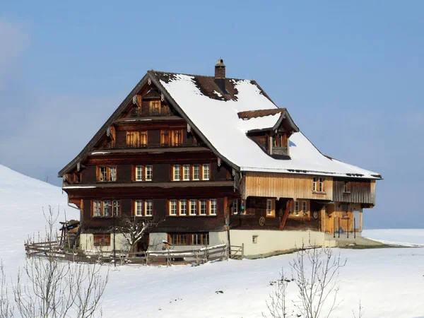 Traditional Swiss Architecture Wooden Alpine Houses Winter Ambience Fresh White — Stock Photo, Image