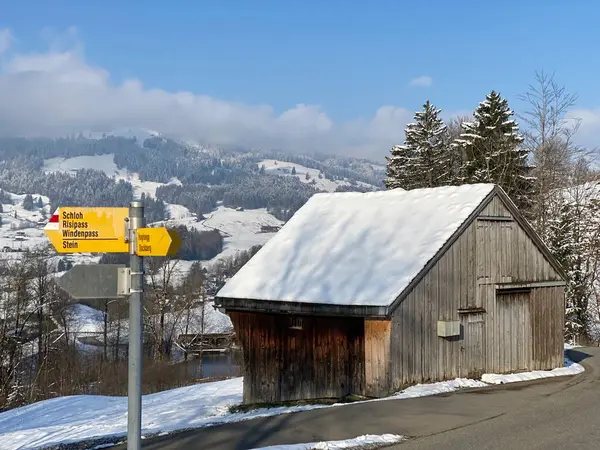 Wandelmarkeringen Oriëntatieborden Met Wegwijzers Voor Het Navigeren Idyllische Wintersfeer Het — Stockfoto