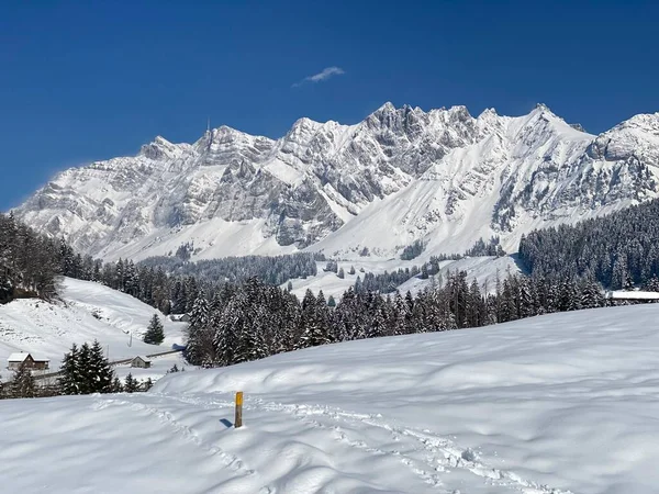 Alpstein dağ kütlesi ve İsviçre Alpleri 'nde - Nesslau, İsviçre / Schweiz - Nesslau, İsviçre / Schweiz