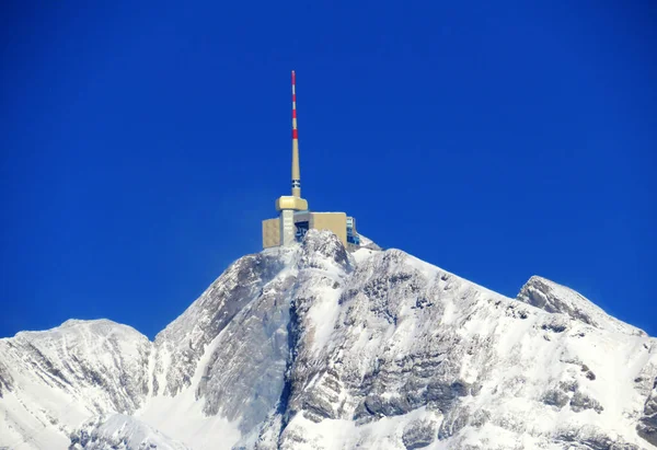 Alpstein dağlarında ve Appenzell Alpleri 'nde kar tepeli alp zirvesi Santis (veya Saentis, 2502 m), Alt St. Johann - St. Gallen Kantonu, İsviçre / Schweiz