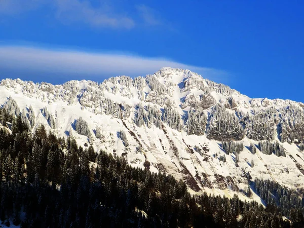 Ambiente Invernal Alpino Cuento Hadas Pico Montaña Cubierto Nieve Lutispitz —  Fotos de Stock