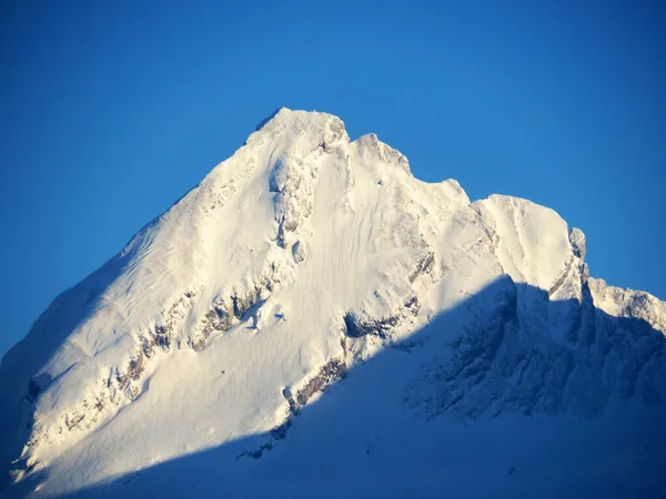 Snow Capped Alpine Peak Frumse Fruemsel 2266 Churfirsten Mountain Range —  Fotos de Stock