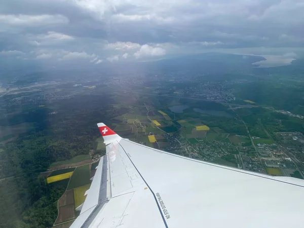 Vista Panorâmica Avião Vista Sobre Asa Aérea Companhia Aérea Suíça — Fotografia de Stock
