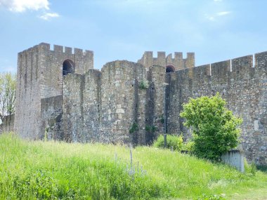 Ortaçağ güçlendirilmiş kenti Smederevo kalesi veya Smederevo 'nun 15. yüzyıl kalesi - Smederevska tvrdjava ili Smederevska utvrda, Smederevo - Sırbistan (Srbija))