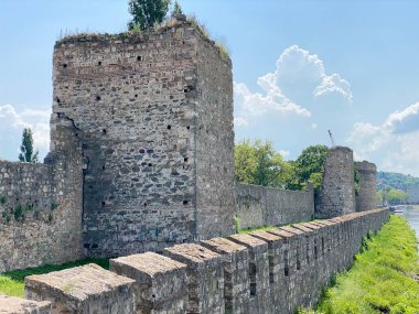 Ortaçağ güçlendirilmiş kenti Smederevo kalesi veya Smederevo 'nun 15. yüzyıl kalesi - Smederevska tvrdjava ili Smederevska utvrda, Smederevo - Sırbistan (Srbija))