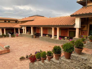 Bilimsel araştırma ve turizm merkezi Domus Scientiarum Viminacium / Naucno istrazivacki i turisticki centar Domvs Scientiarvm Viminacivm (Viminacijum), Kostolac - Sırbistan (Srbija))