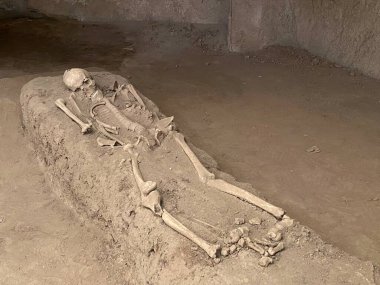 Viminacium Arkeoloji Parkı 'ndaki (Roma kenti ve lejyoner kalesi Viminatium) mezarlıkları ile Mauzolej i nekropole s grobovima (Arheoloski parkı Viminacijum), Kostolac - Sırbistan (Srbija))