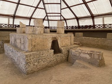 Viminacium Arkeoloji Parkı 'ndaki (Roma kenti ve lejyoner kalesi Viminatium) mezarlıkları ile Mauzolej i nekropole s grobovima (Arheoloski parkı Viminacijum), Kostolac - Sırbistan (Srbija))