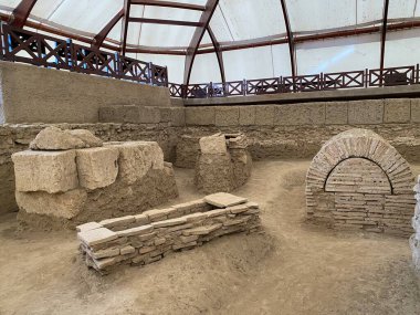 Viminacium Arkeoloji Parkı 'ndaki (Roma kenti ve lejyoner kalesi Viminatium) mezarlıkları ile Mauzolej i nekropole s grobovima (Arheoloski parkı Viminacijum), Kostolac - Sırbistan (Srbija))