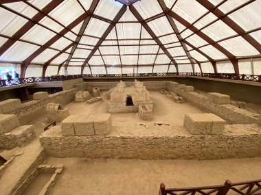 Viminacium Arkeoloji Parkı 'ndaki (Roma kenti ve lejyoner kalesi Viminatium) mezarlıkları ile Mauzolej i nekropole s grobovima (Arheoloski parkı Viminacijum), Kostolac - Sırbistan (Srbija))